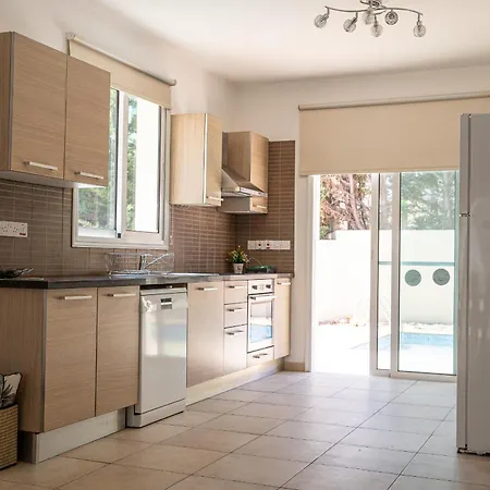 Vila Ekaterina Heights 3 Bdrm *