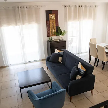 Ekaterina Heights 3 Bdrm 别墅