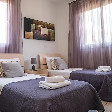 Ekaterina Heights 3 Bdrm * 普罗塔拉斯